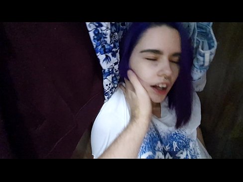 ❤️ Sibt lil sis tiegħi fil-closet u għenitha tiġri ❌ Sess ta' kwalità lilna ️❤